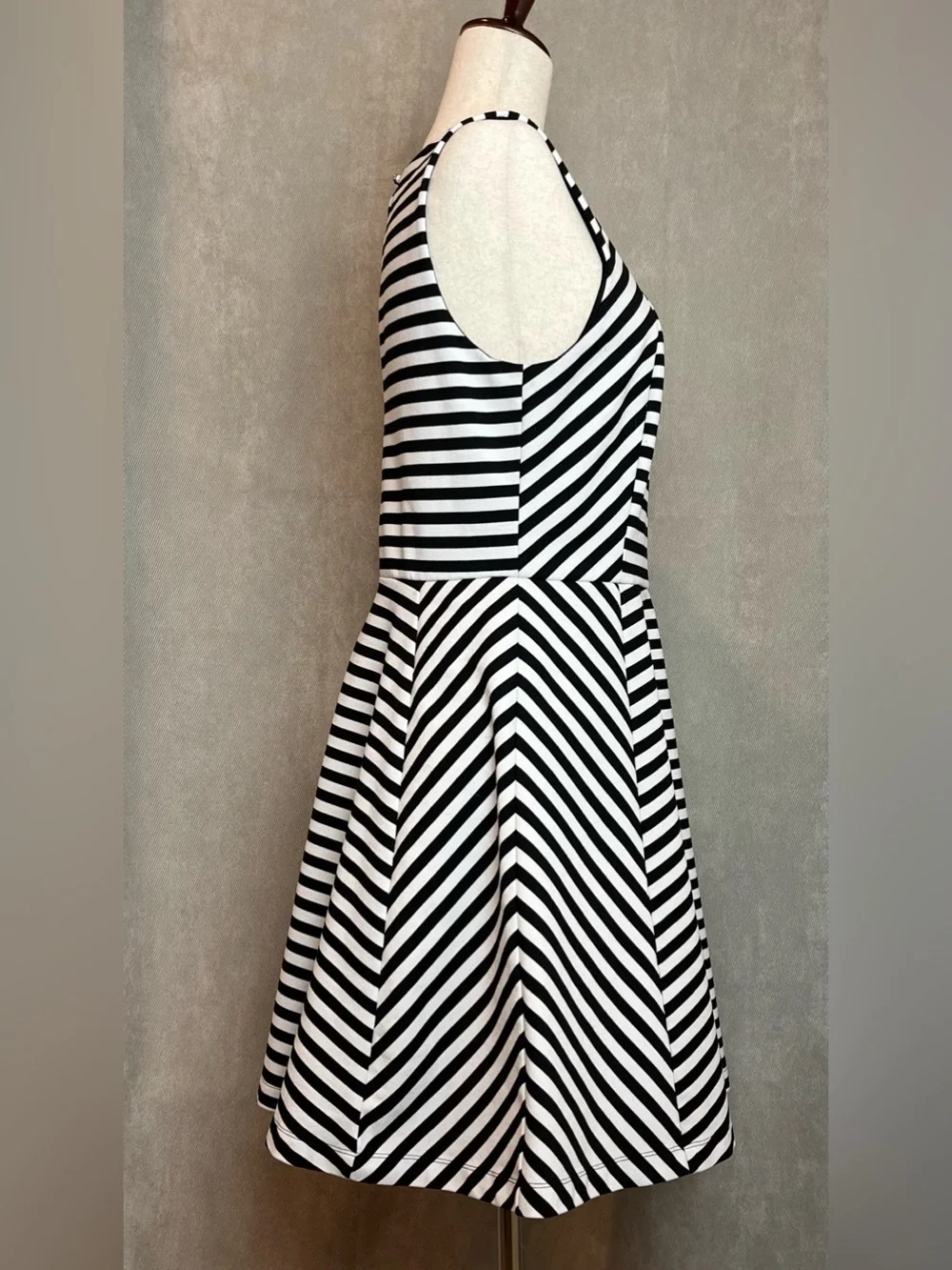 Express Black and White Striped Fit-and-Flare Skater Dress Large